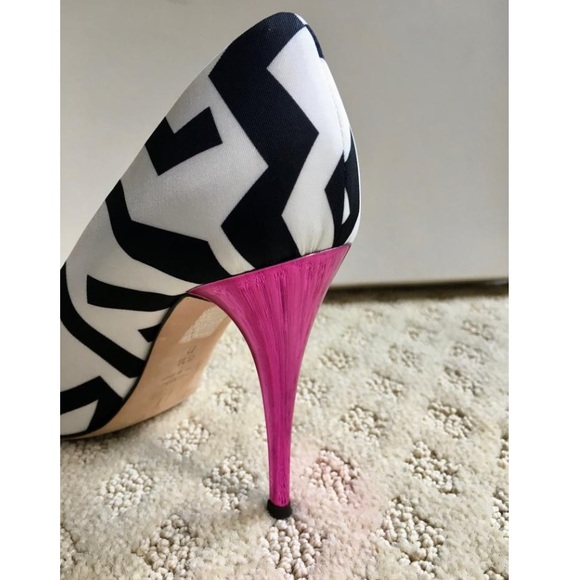 Giuseppe Zanotti Satin Geometric Print Pumps - Picture 4 of 8